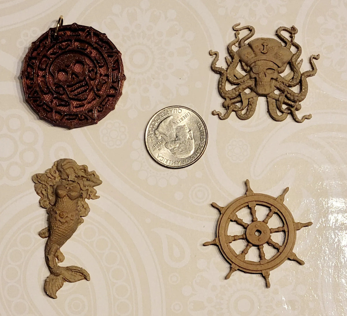 Chapeau de pirate et / ou épingles de revers - Bijoux Print