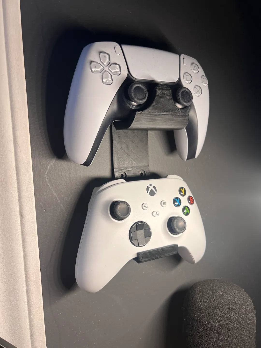 Support mural pour manettes Xbox et PS5 (Disponible Maintenant) - Geek Print
