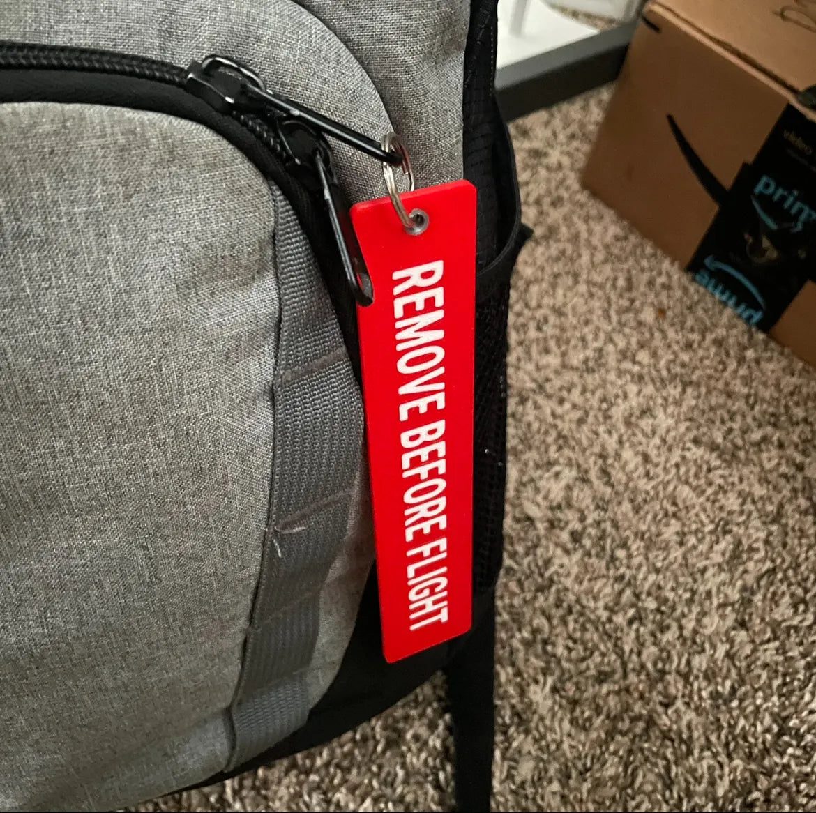 Porte-clés réplique d'étiquette Remove Before Flight - NFC Print