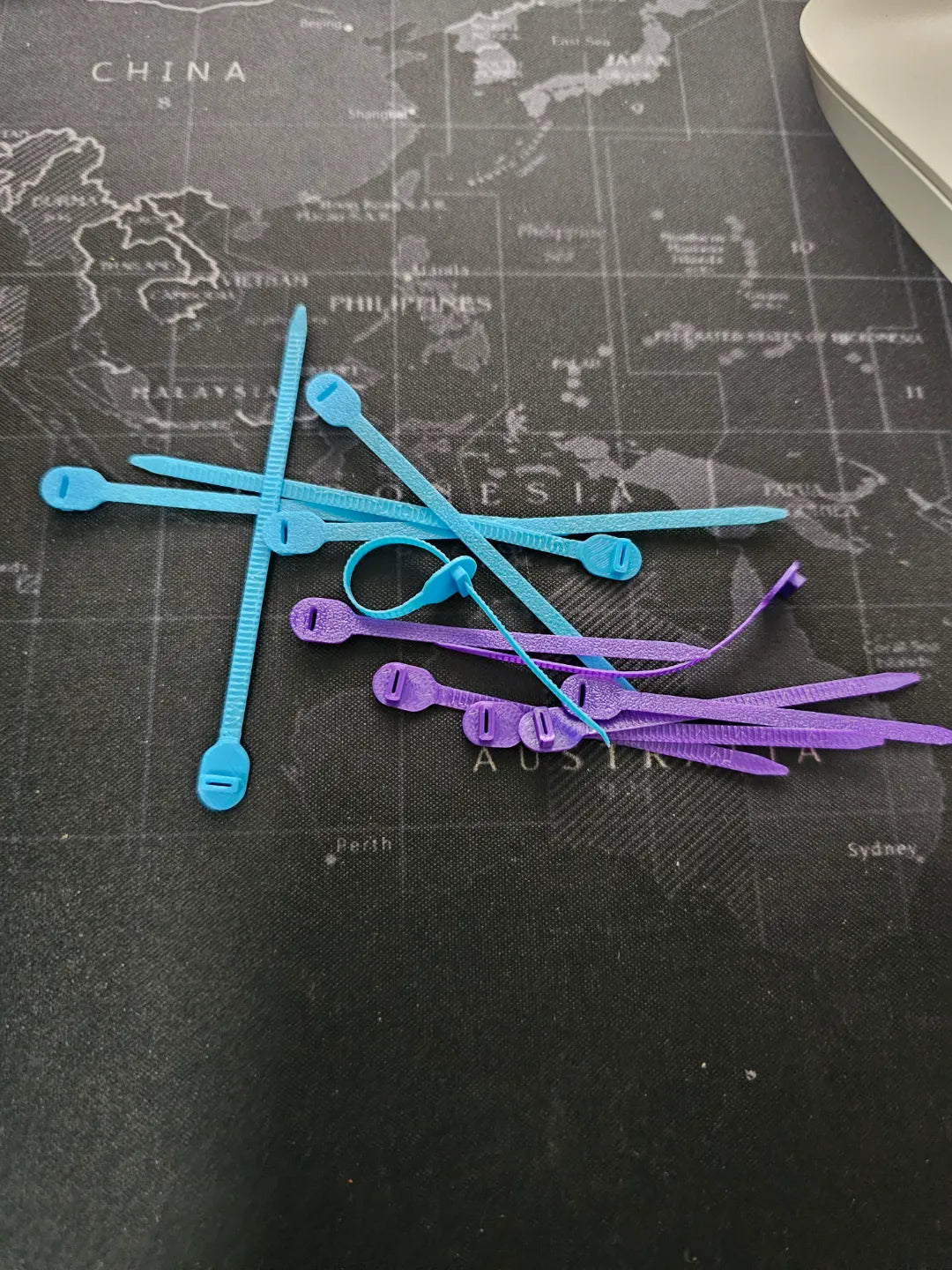 Colson, serre-câble, attache-câble, collier de serrage - Voyage Print