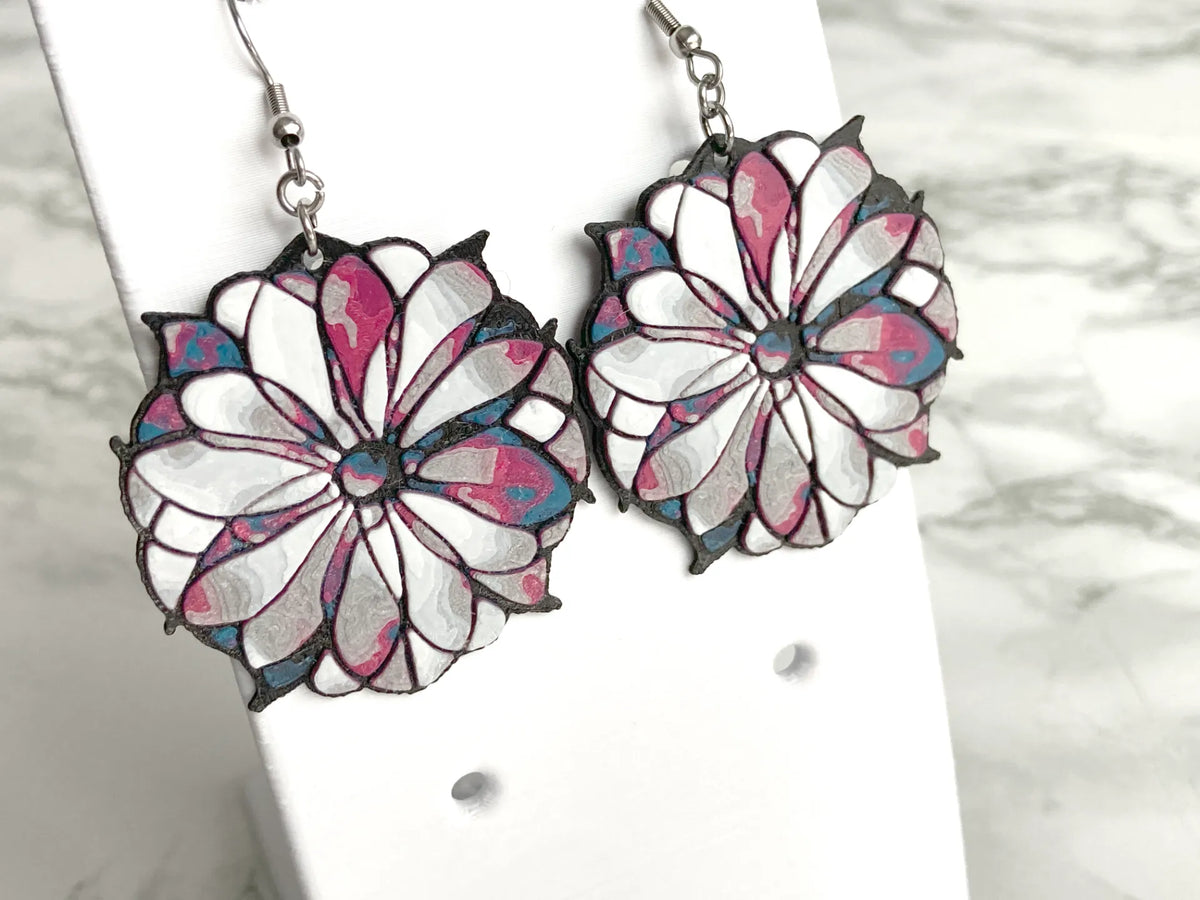 Boucles d'oreilles en fleurs vitrail stylisées HueForge - Art Print