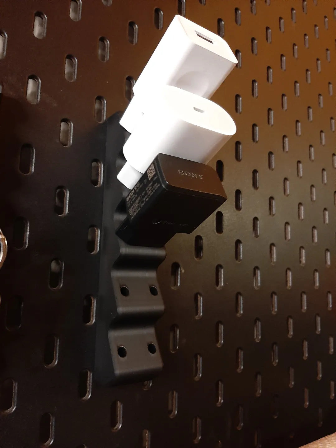 Support de chargeur USB Skadis - Voyage Print