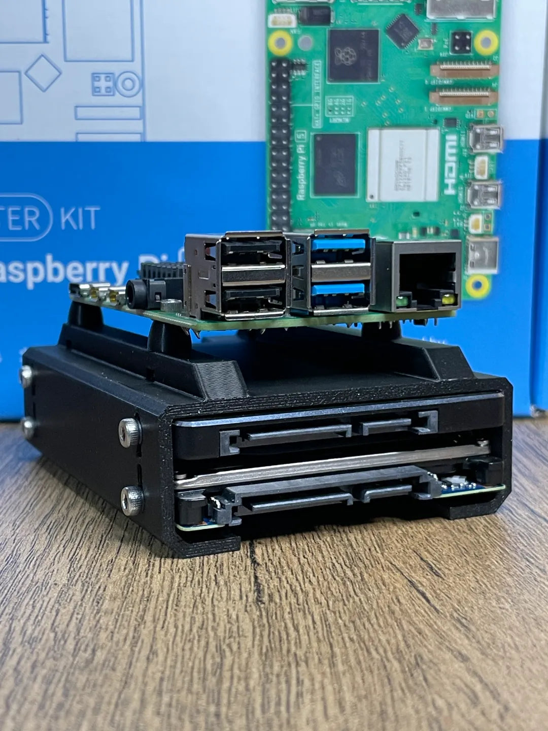 Raspberry Pi 5 et 4 - Boîtier Officiel - 2 x Adaptateur SSD - Bureau Print