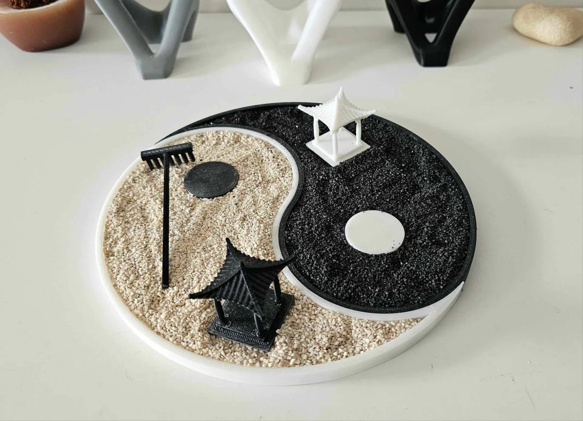 Jardin zen Yin Yang avec râteau - Art Print