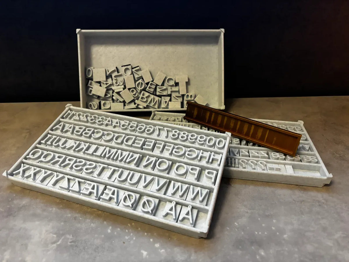 Pochoirs alphabétiques pour la poterie - Art Print