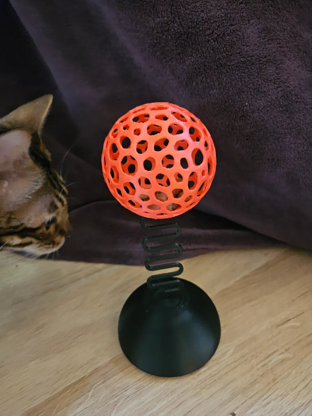 Jouet bancal pour chats - base solide (complète ou à ajouter), boule de friandises voronoi - Pet Print