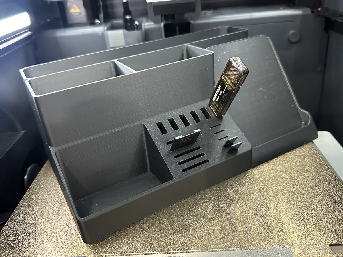 Organisateur de bureau avec support pour téléphone, porte-lettres, et stockage USB, SD, Micro SD - Tech Print