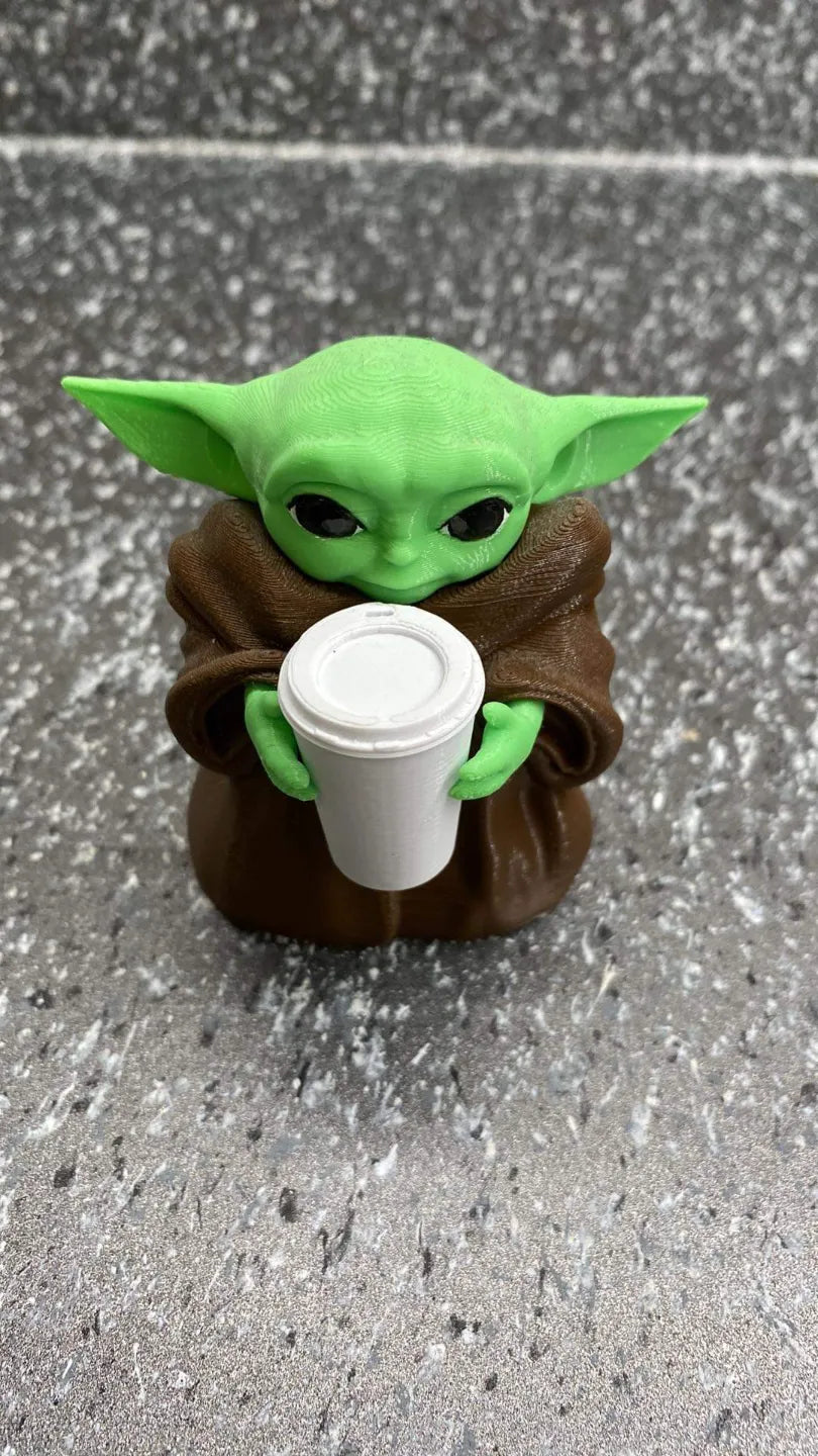 Baby Yoda avec un gobelet de café Starbucks - Geek Print