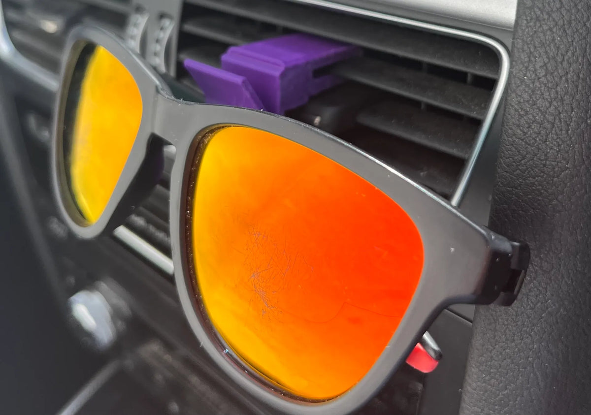 Support de lunettes pour l'aération de la voiture et pare-soleil sécurisé - Auto Print