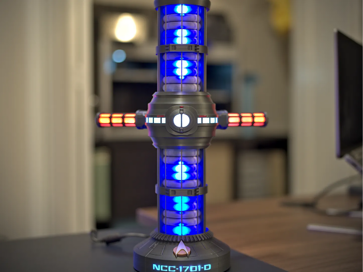 Noyau de distorsion du vaisseau spatial Enterprise D de Star Trek 16" pour les LED - Geek Print