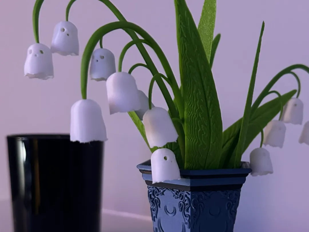 Fleurs fantomatiques de muguet et vase mystérieux - Maison Print