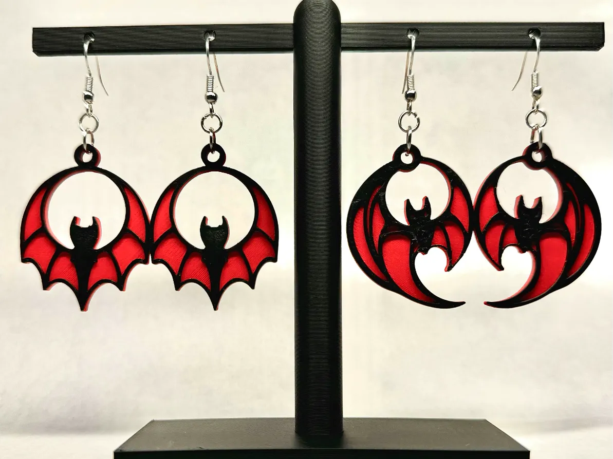 Boucles d'oreilles chauves-souris noires et rouges fantasmagoriques – 2 designs uniques - Fêtes Print