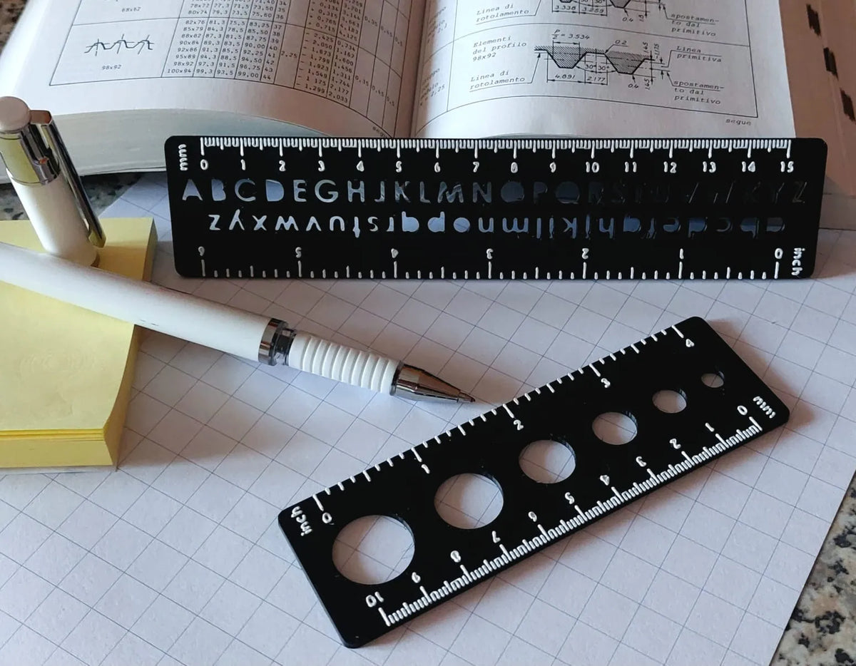 Règle à Pochoirs Multifonctionnelle - Atelier Print