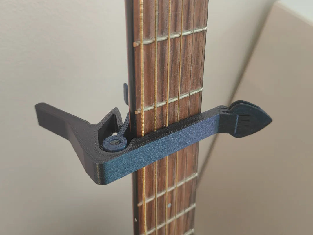 Capodastre de Guitare avec Porte-Plectre - Music Print