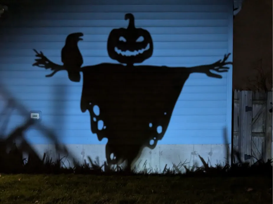 Épouvantail avec un corbeau - Projecteur d'ombre d'Halloween - Lumière Print