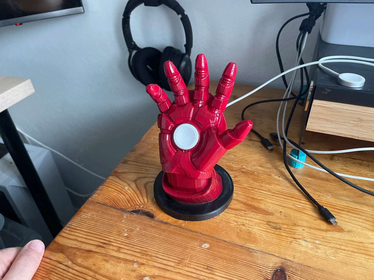 Base de charge pour iWatch, main d'Iron Man - Geek Print