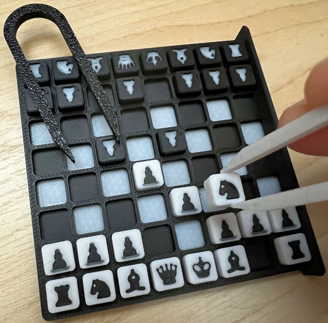 Pince à épiler pour un jeu d'échecs de voyage miniature - Jeux Print