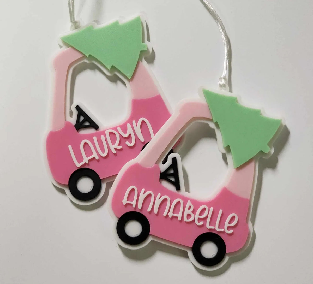 Ornement de Noël Cozy Coupe/Étiquette de nom - Voyage Print
