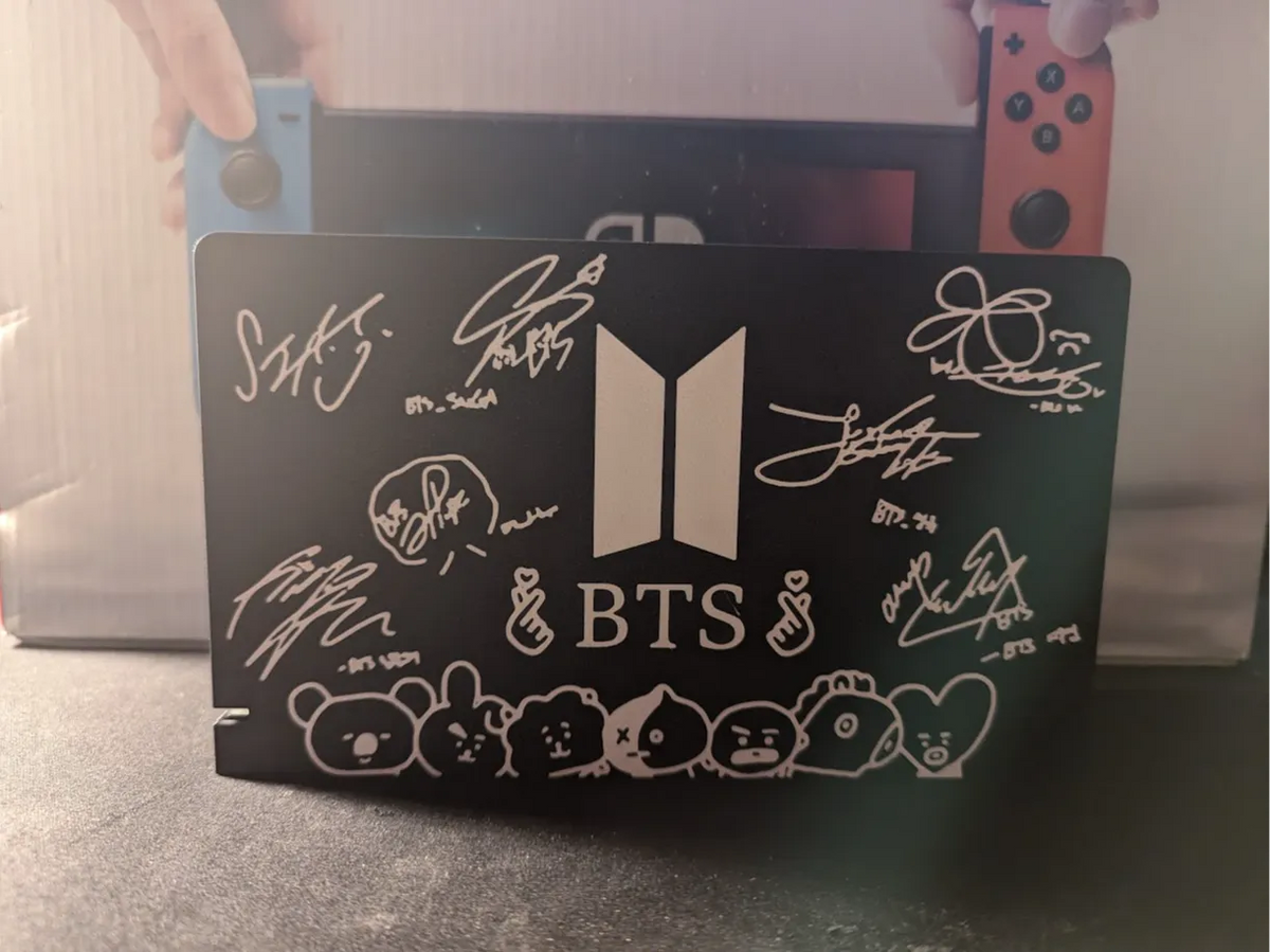 Plaque avant de la station d'accueil Nintendo Switch : BTS Army, BT21 - Tech Print