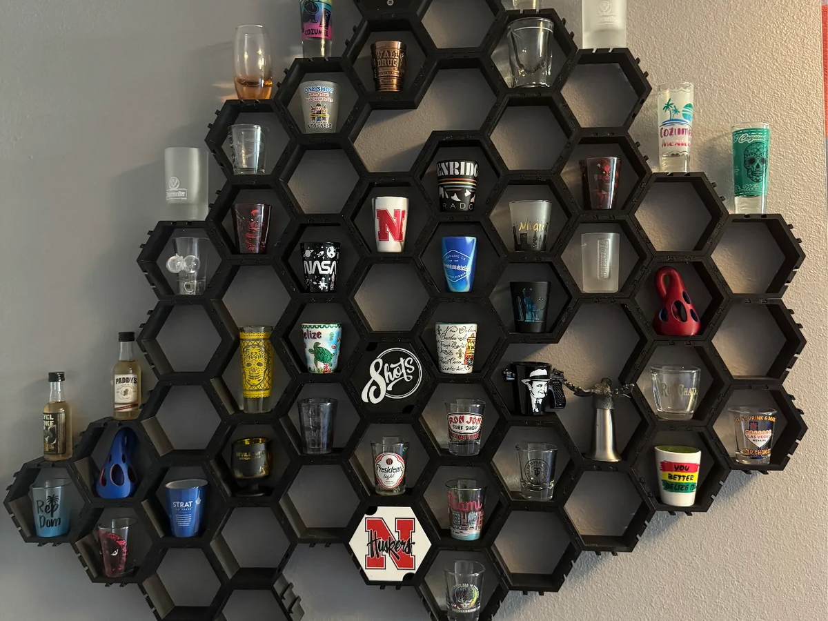 Étagères hexagonales murales / Présentoir à verres à liqueur - Maison Print