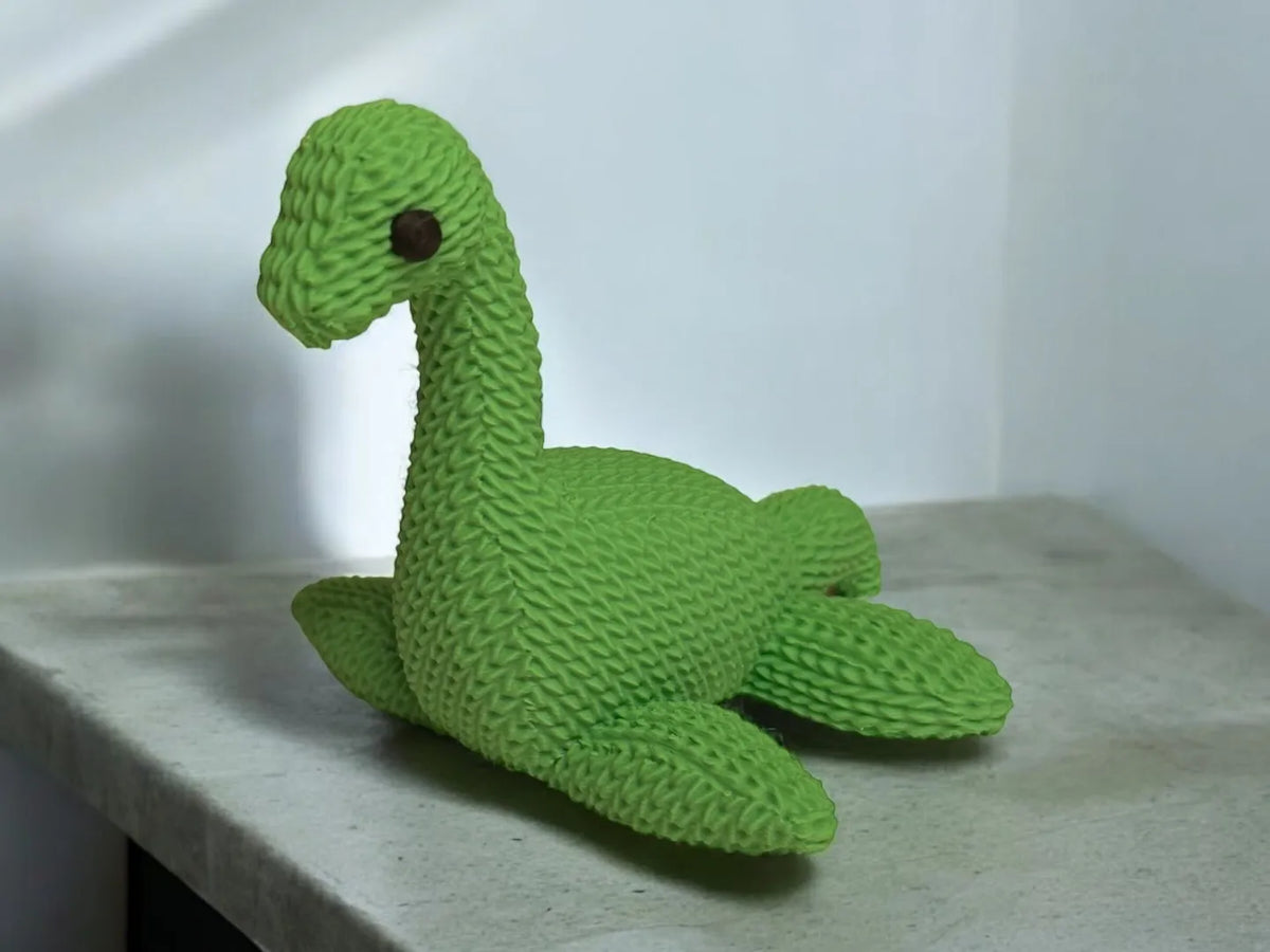 Adorable dinosaure tricoté (ou est-ce Nessie ?) - Geek Print