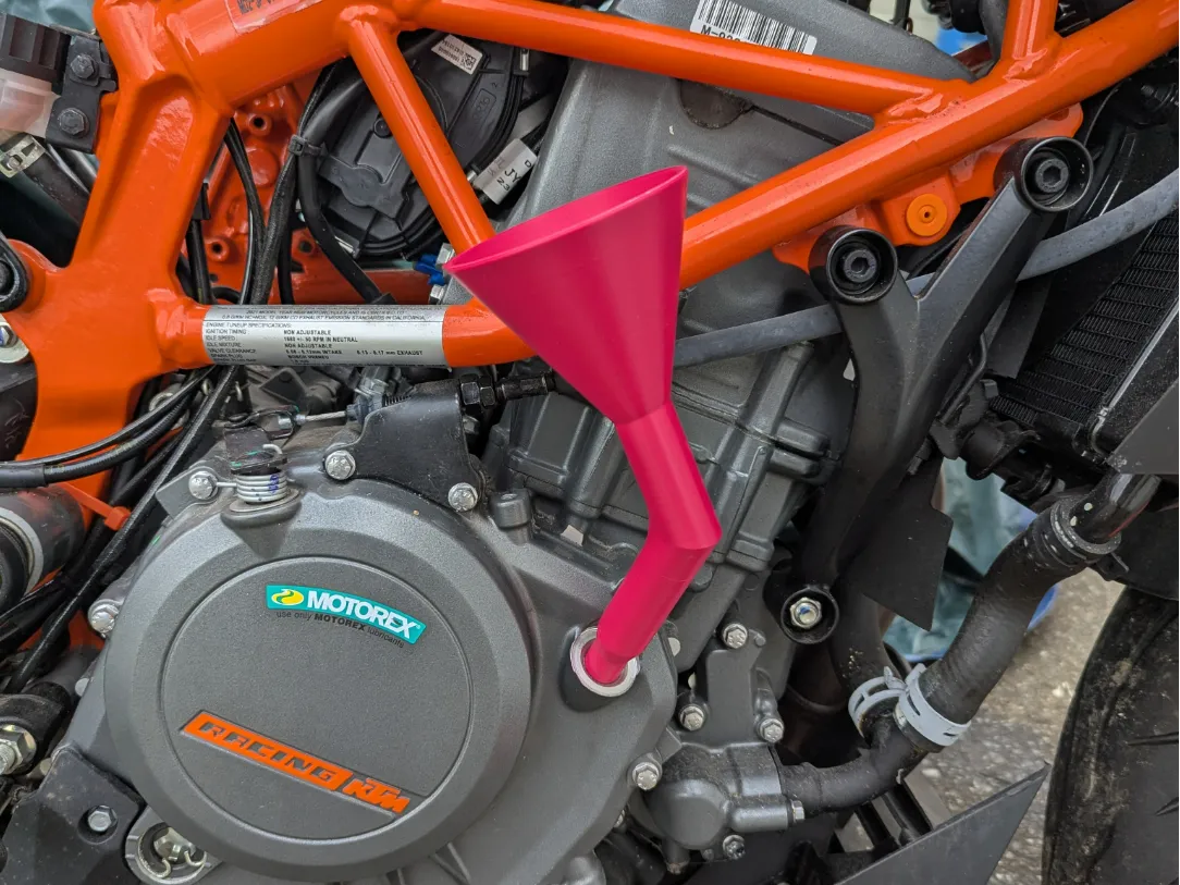 Entonnoir pour huile de moto - Auto Print