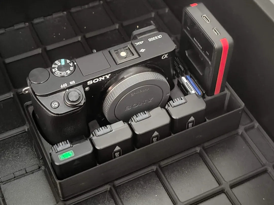 Sony A6300 Gridfinity - Batterie NP-FW50, Carte SD - Voyage Print