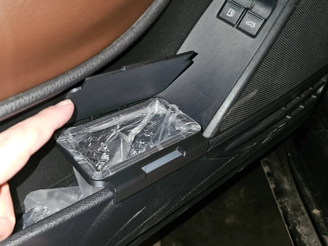 Corbeille à déchets pour la plupart des modèles Volkswagen et Skoda - Auto Print