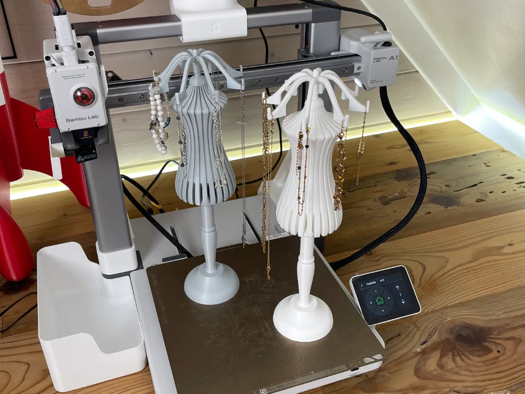 Robe ornée de bijoux (présentoir à bijoux) - NFC Print