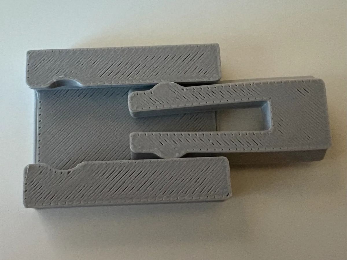 Assemblage à queue d'aronde avec connecteur à encliquetage - Maquette Print