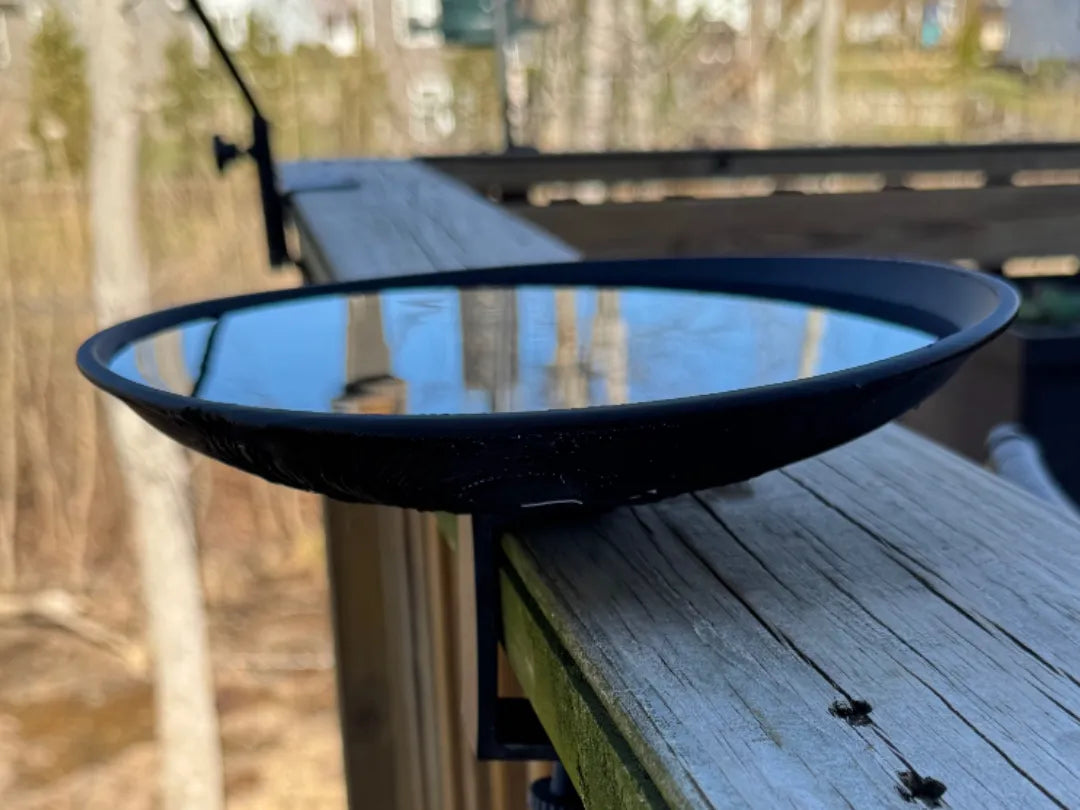 Bain d'oiseaux à fixer sur une balustrade de terrasse - Outdoor Print