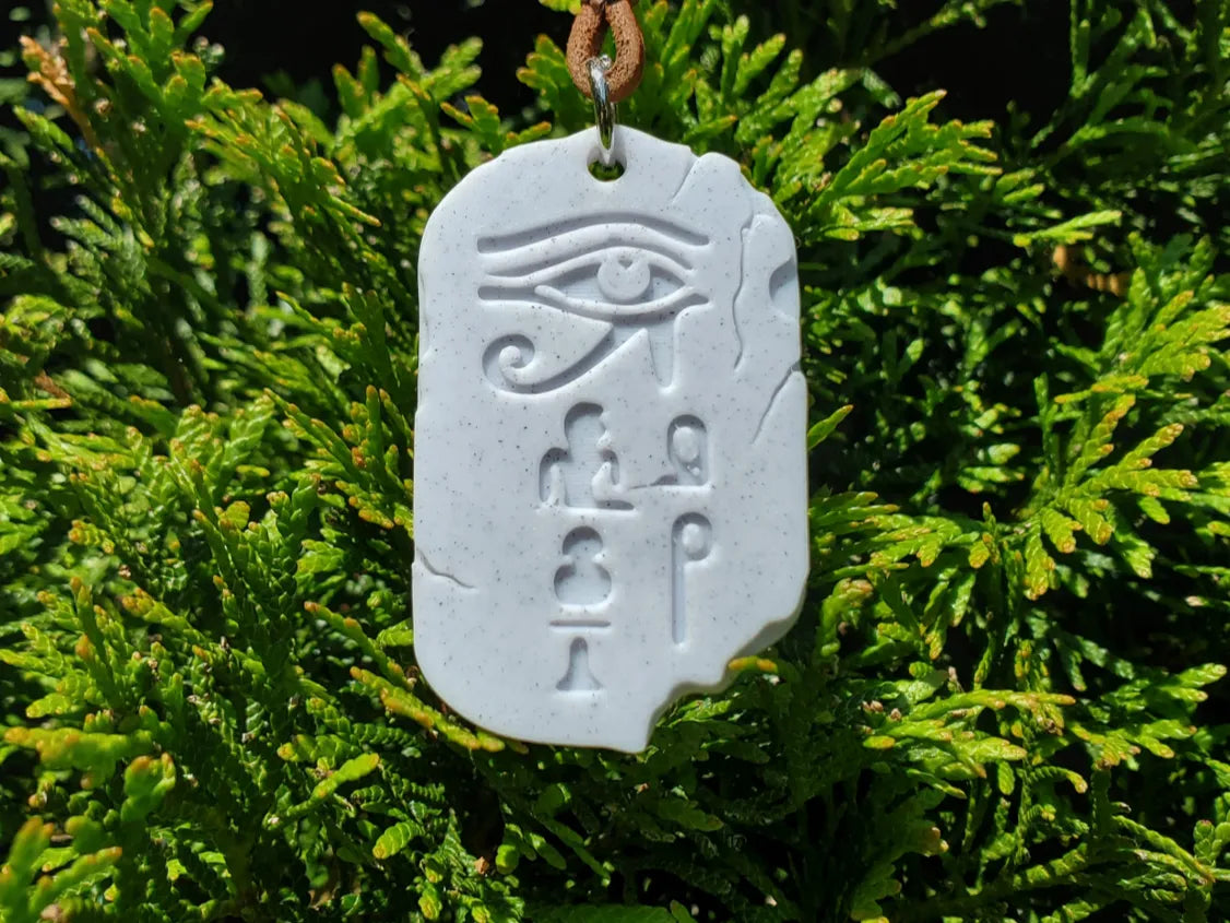 Œil d'Horus - Pendentif relique antique patiné - Maquette Print