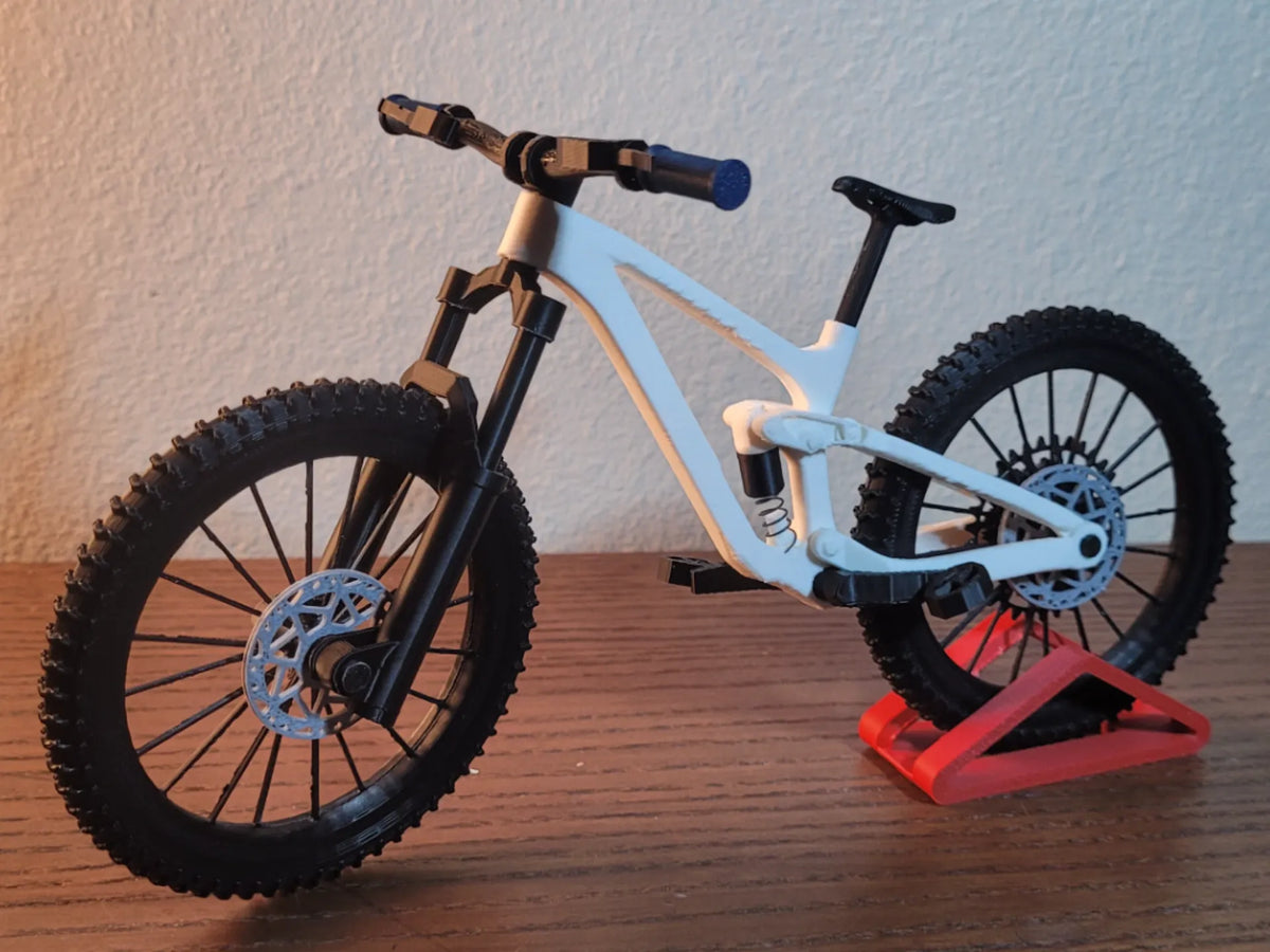 Modèle de VTT tout suspendu (vélo d'enduro) - Auto Print