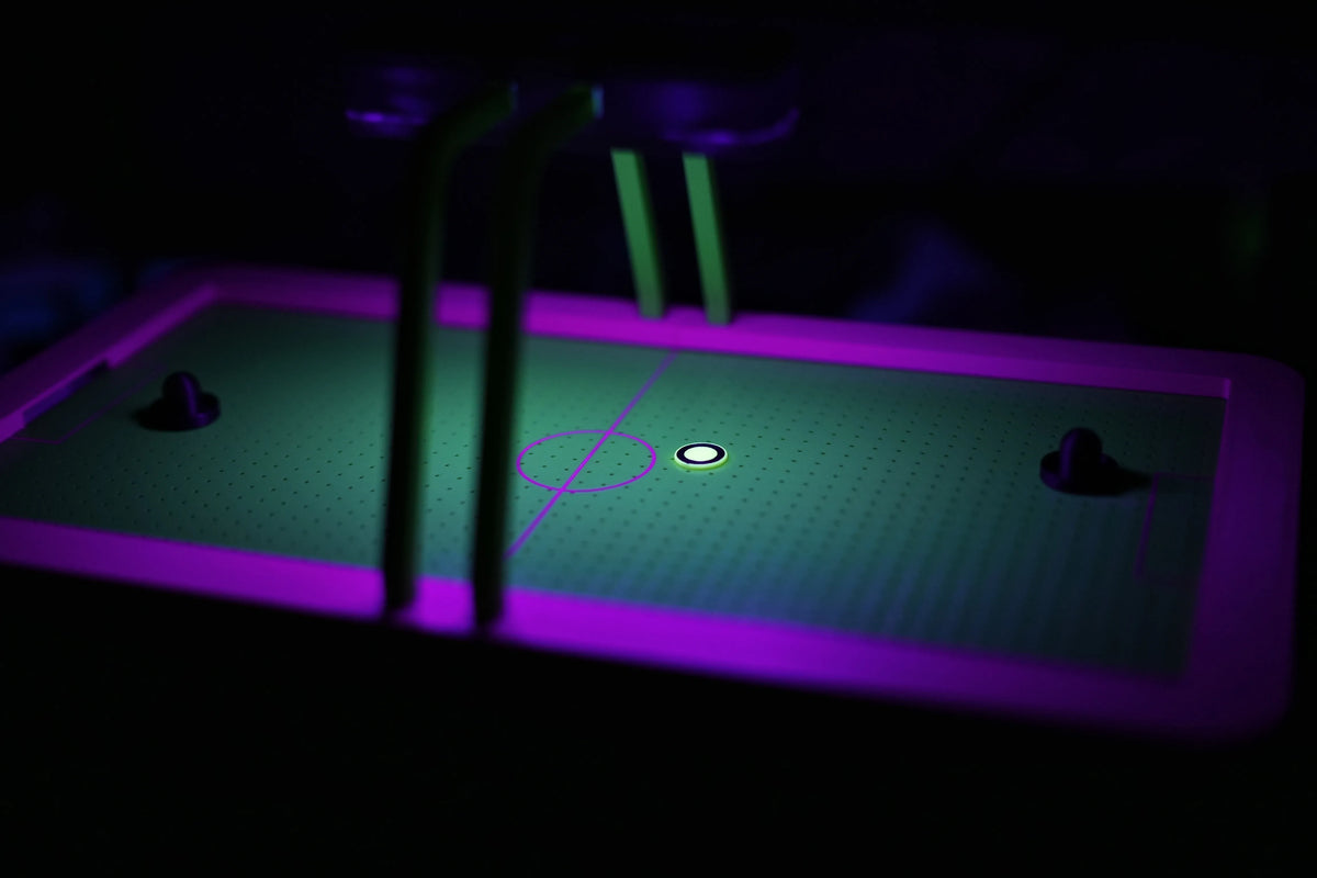 Table d'Air Hockey d'Arcade à l'échelle 1/6 - Alimentée par Ventilateur - Geek Print