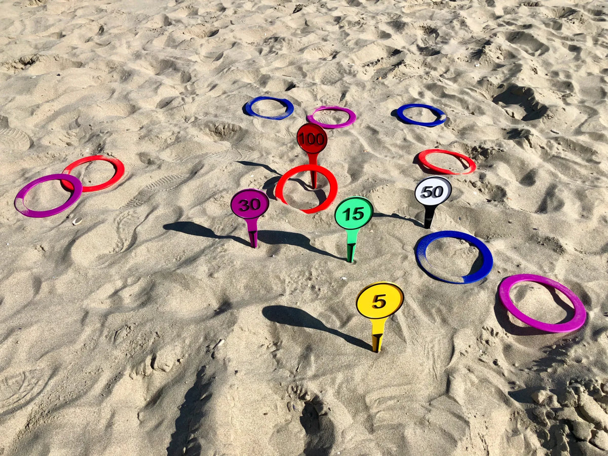 Jeu de lancer d'anneaux sur la plage - Outdoor Print