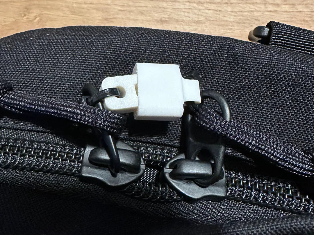 Clip antivol pour sacs à dos - Voyage Print