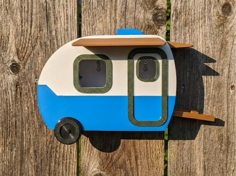 Le Birdiebago : Une cabane à oiseaux RV rétro - Outdoor Print
