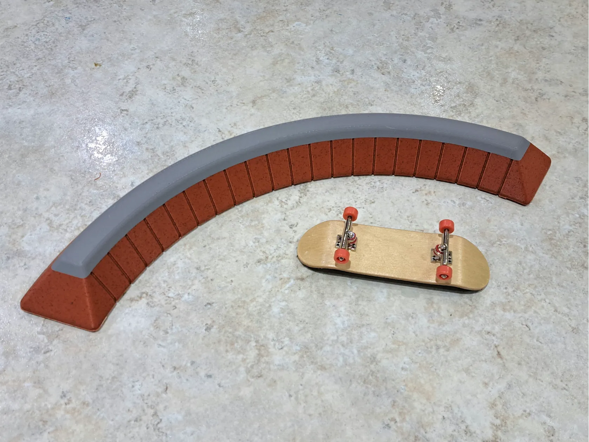 Rail de fingerboard en bloc de béton courbé - Vélo Print