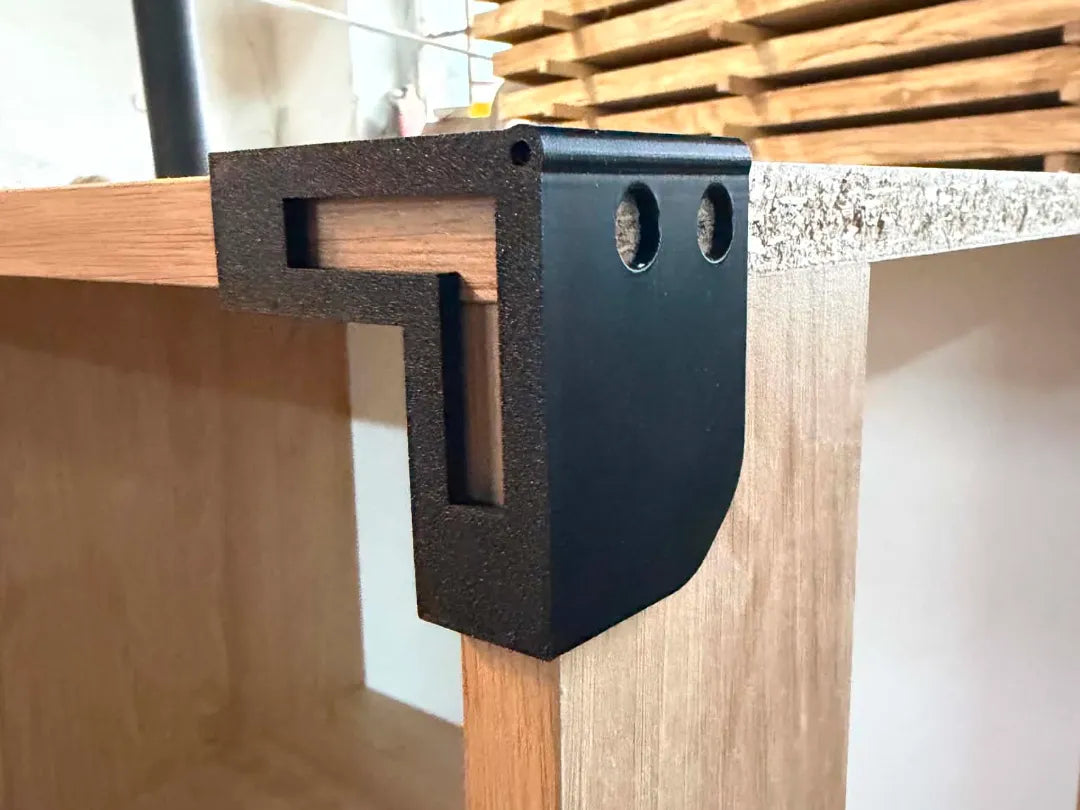 Troisième main de menuisier / Gabarit d'angle pour meuble - Atelier Print