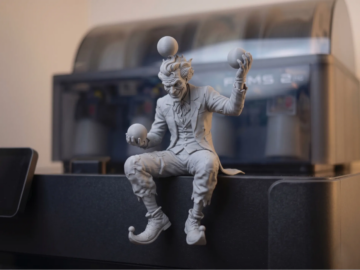 Le Joker Jongleur - Compagnon assis - Geek Print