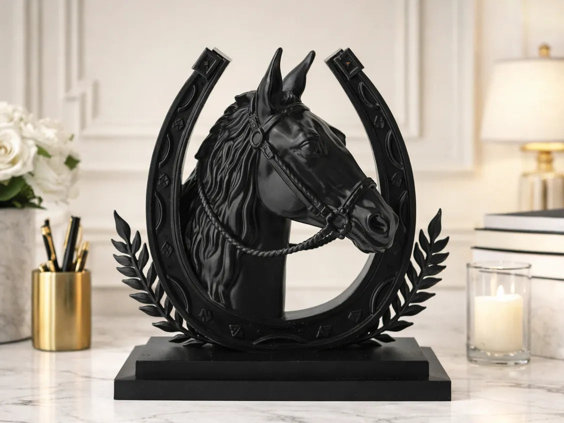 Sculpture de cheval avec fer à cheval - Art animalier moderne - Art Print