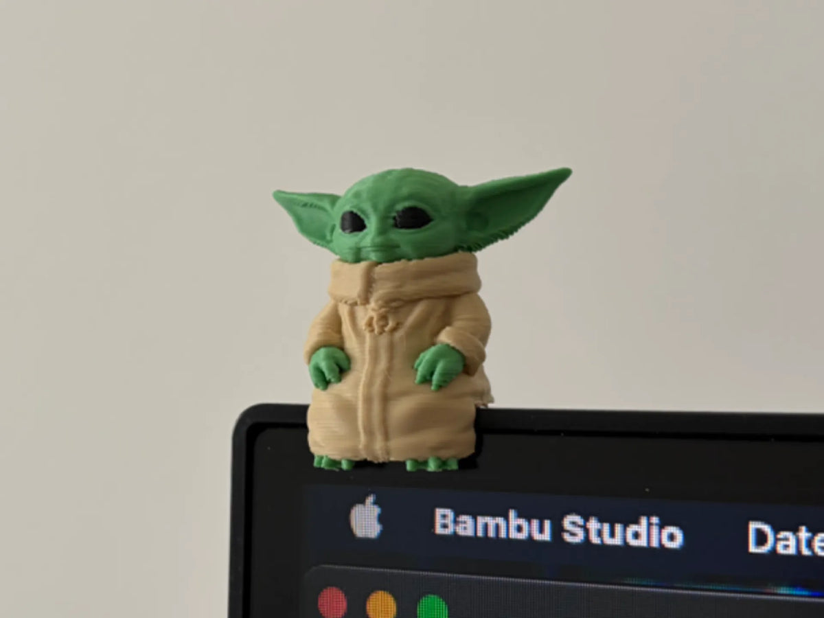 Mini Grogu – Assis sur un moniteur ou une étagère Star Wars - Geek Print