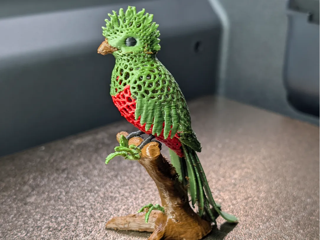 Figurine majestueuse d'oiseau quetzal Voronoï - Figurine Print