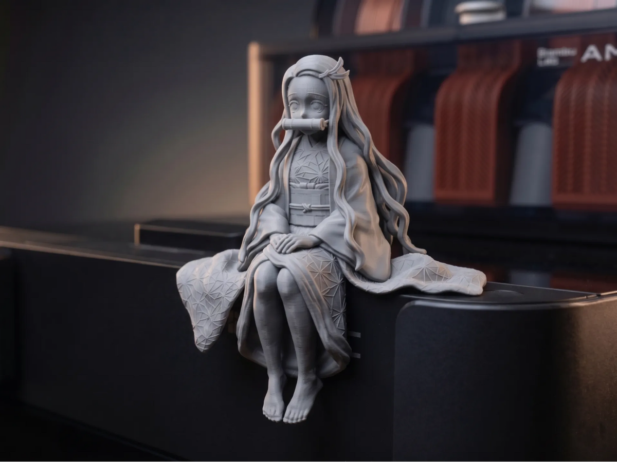 Nezuko Kamado assise (Demon Slayer) Copain de moniteur - Figurine Print