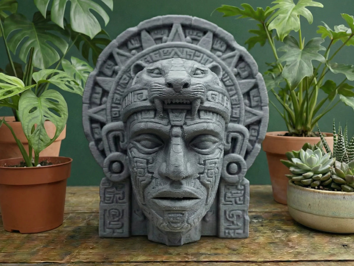 Guerrier Jaguar : Sculpture de tête aztèque - Art Print