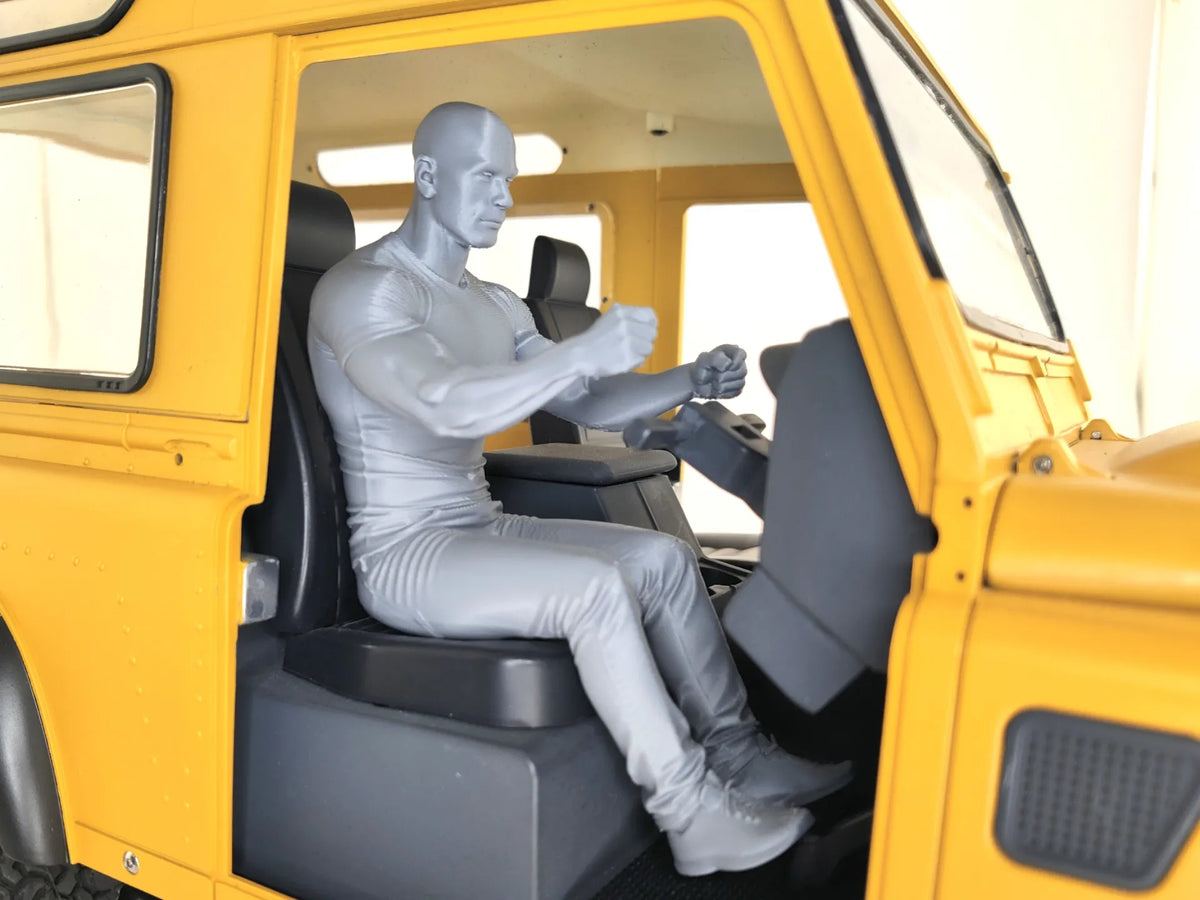 Figurine de pilote de voiture RC homme chauve et musclé 1:10 - Auto Print
