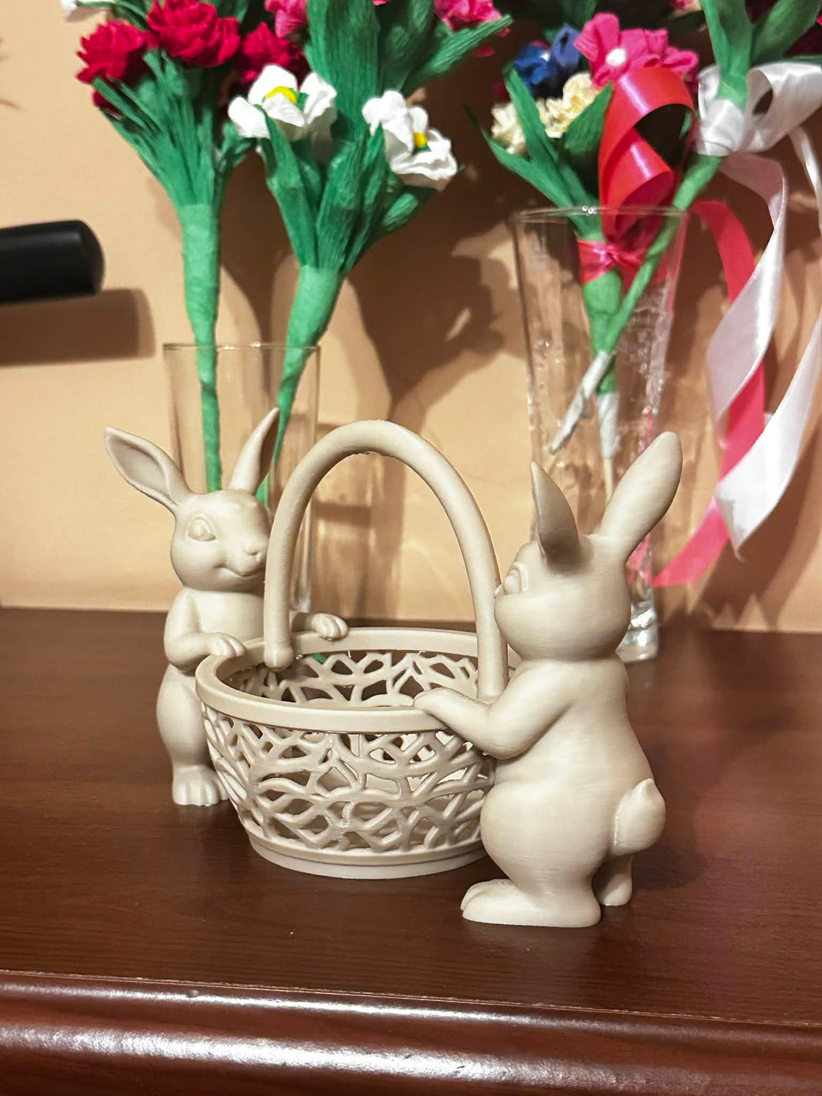 Panier de Pâques avec Deux Lapins - Fêtes Print (vue 2)