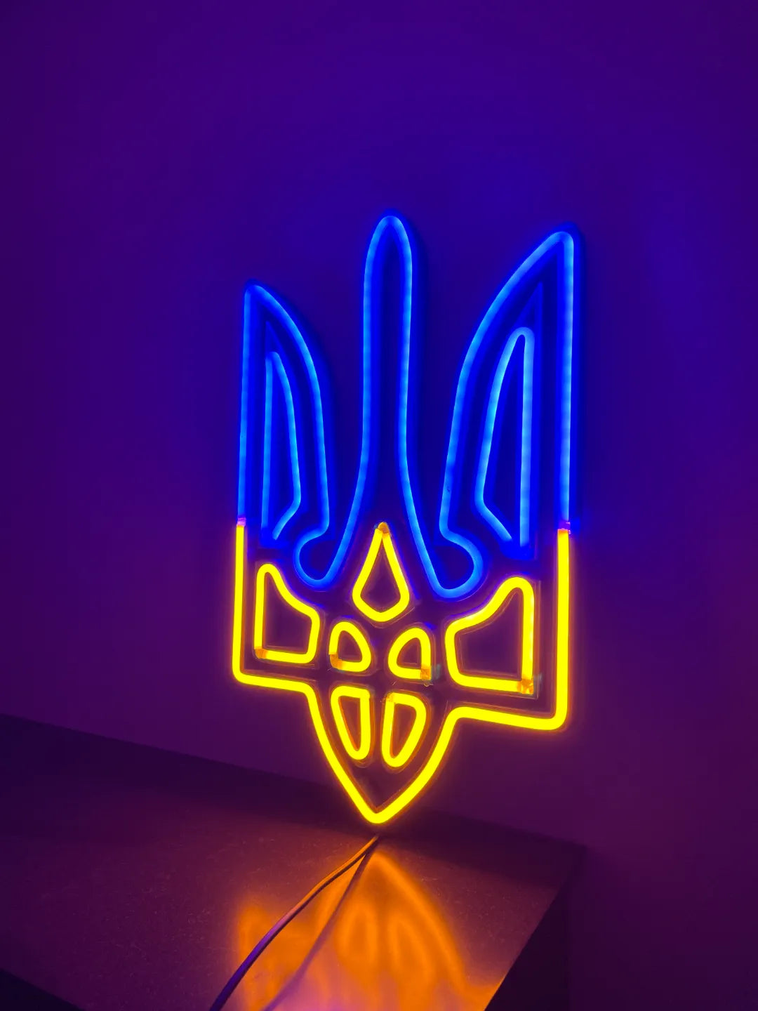 Signe au néon LED du Trident ukrainien - Lumière Print