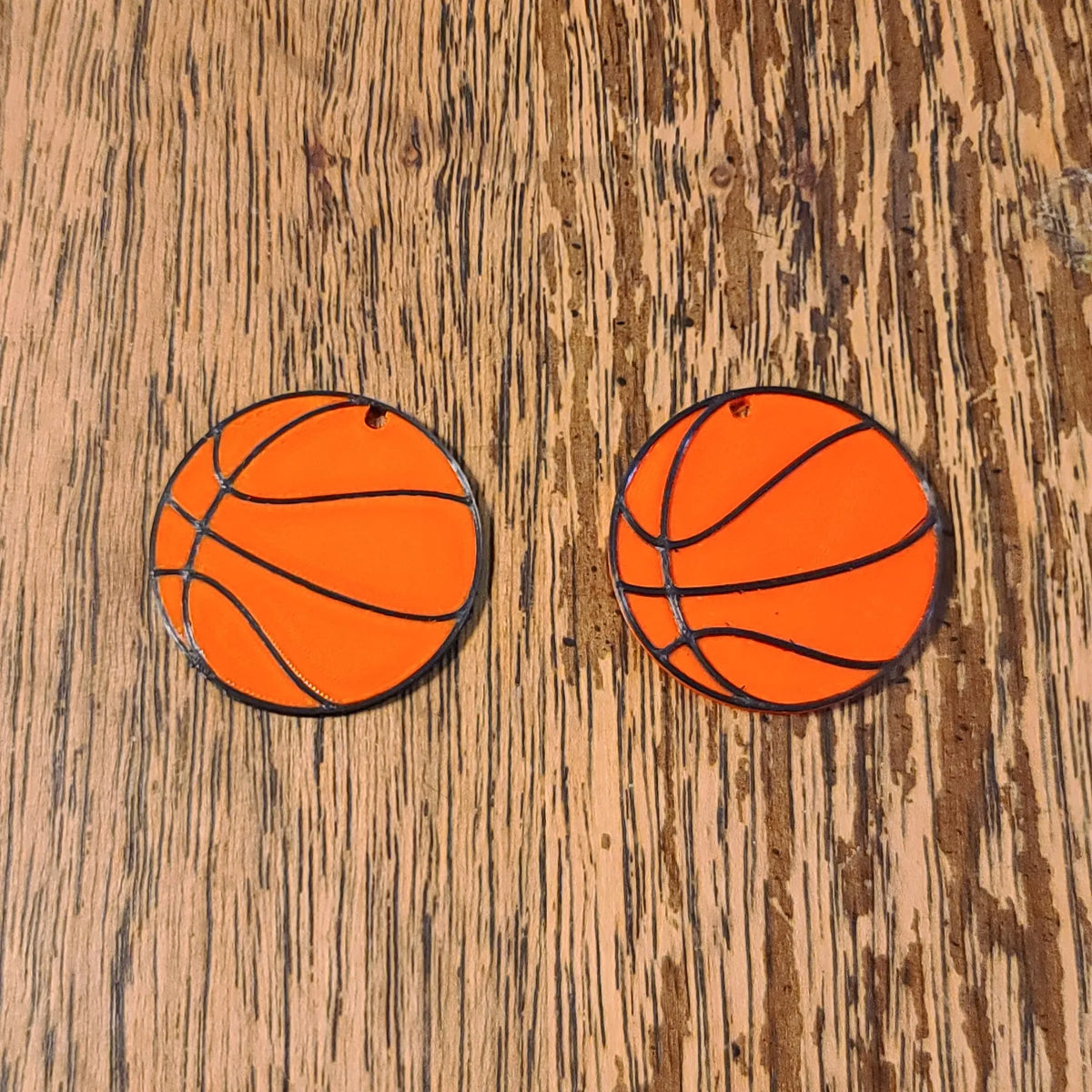 Boucles d'oreilles de basket-ball Clous et créoles surélevés - Bijoux Print