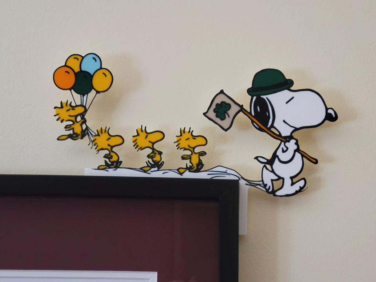 Art du coin de porte, défilé de la Saint-Patrick, Snoopy Woodstock et ses amis - Fêtes Print